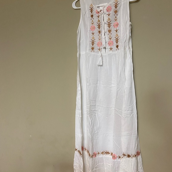 Embroidery Dress - Picture 2 of 5